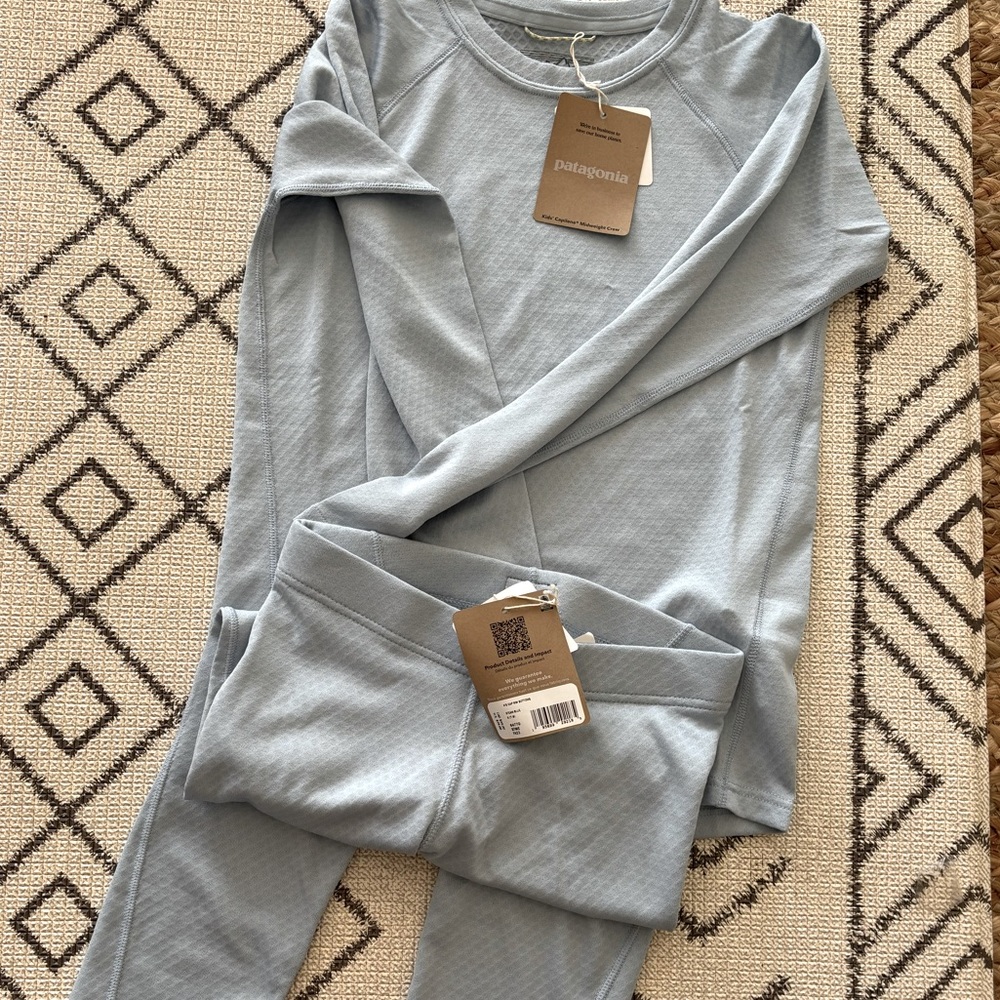 Patagonia Kids Capilene Midweight Crew and Pant. BNWT. Size small 7/8.